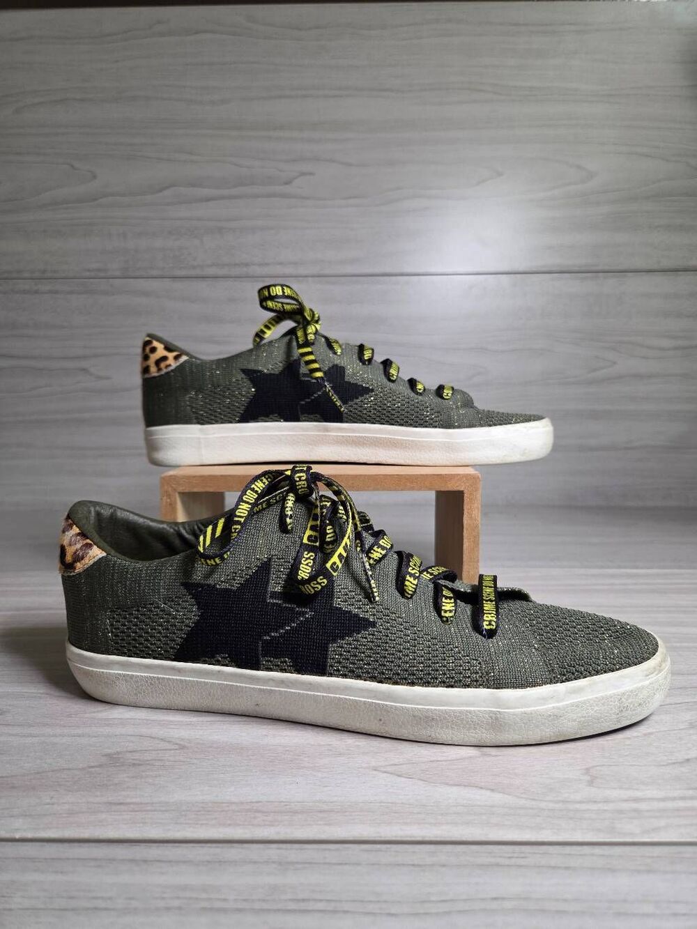 Vintage Havana Nikki-9 Wild Green Glitter Star Sneakers - Size 9